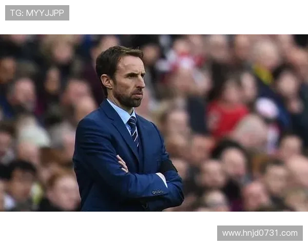 阿什拉夫在三后卫体系中的进攻型边翼卫角色解析 阿什拉夫在三后卫体系中的进攻型边翼卫角色解析