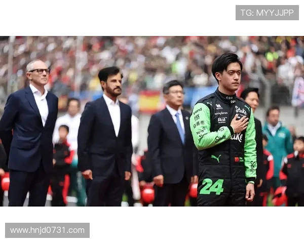 周冠宇开F1回家顺路接妈妈买菜？