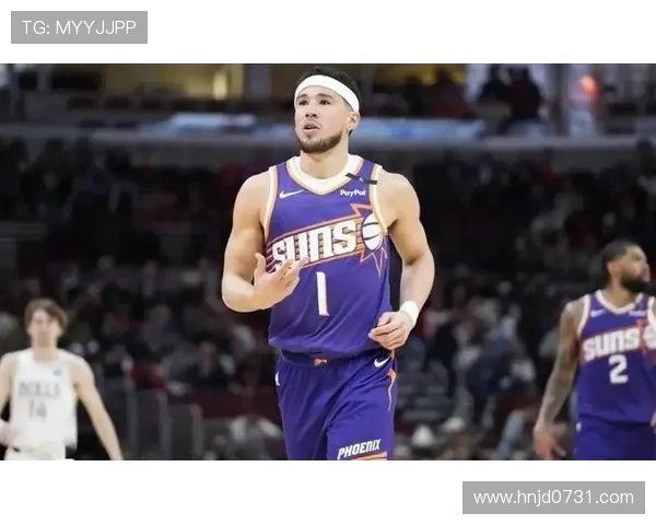 德文·布克突破制造杀伤显著提升球队关键时刻得分能力